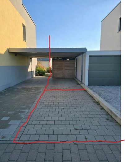 Kırsal alanın kenarında modern, yeni gibi müstakil sıra ev – Carpot + Stellplatz