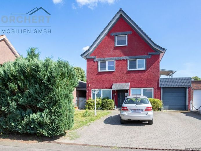Zweifamilienhaus mit großzügiger Nutzfläche und vielseitigen Möglichkeiten – Foto 1