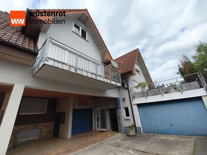 2 houses with 3 residential units – Photo 1