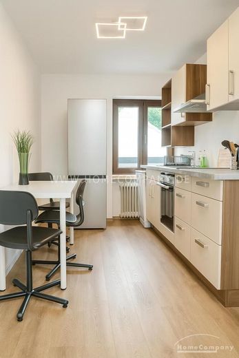 Voll möblierte Wohnung mit 5 Schlafzimmern, Balkon und Parkplatz in Höhenkirchen-Siegertsbrunn – ideal für WGs oder Familie – d2ba33785d2bdee3d1b3cbdacffa524cda6c684a.jpg