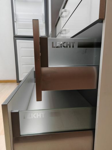 bezugsfreie und helle 3-Zi. Penthouse Wohnung in Schelmenholz – Leicht Einbauküche