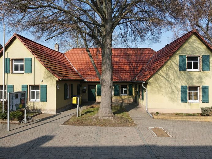 Historisches Dorfhaus-Ensemble mit Hofcharakter - Wohnen &amp; Arbeiten im Salzatal – Front 2
