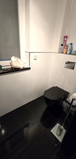 In der Ecke versteckte Toi