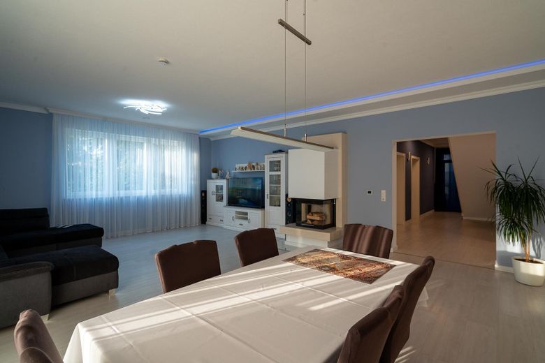 Haus mit viel Wohnraum – Foto 39