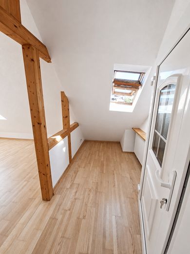 EERSTE BEWONING NA RENOVATIE AAN DE MAIN | Twee bijzondere woningen met aparte ingangen – Maisonette