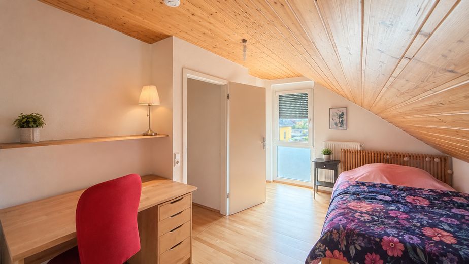Gepflegtes Reihenendhaus in Weil am Rhein (Haltingen-Oberdorf) – OG2 Gästezimmer