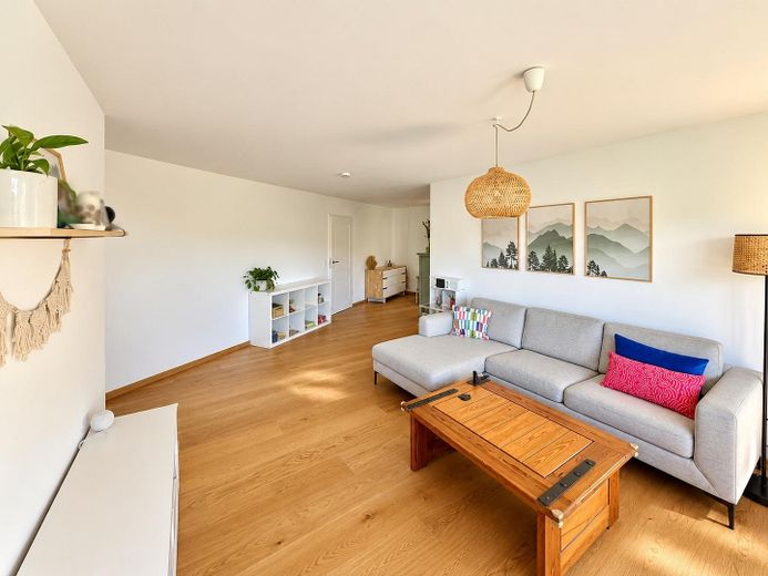 Da privato - Luminoso e tranquillo appartamento trilocale modernizzato + balcone, 2 bagni e vista sul verde – Wohnzimmer 2