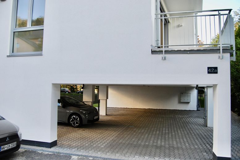 Überdachte Parkplätze