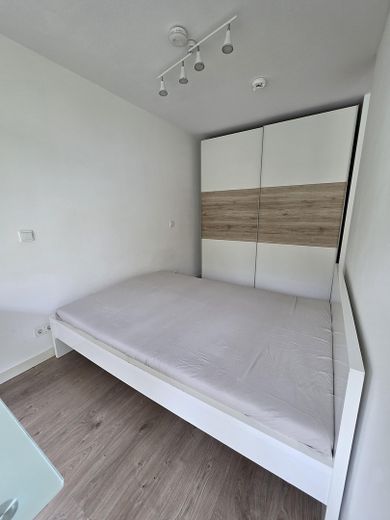 Schöner Wohnen, provisionsfreie/möblierte 1,5 Z-Whg.,2.OG, Lift, TG, 10 Min. U3, 5 % Rendite möglich – Schlafbereich