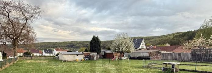 880 M² MIT GENEHMIGTEM BAUANTRAG IN RUHIGER LAGE