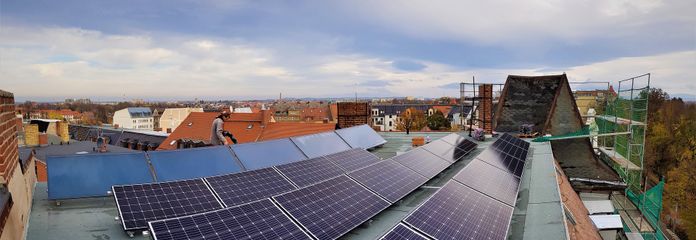 Solar und Photovoltaik Dach