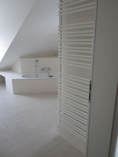 Maisonettenwohnung Limburgerhof mit Garage und unverbaubarem Ausblick – Eingangsbereich Bad 2.OG