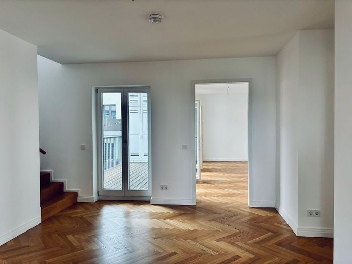 Provisionsfrei: Außergewöhnliche Dachgeschosswohnung mit Blick über Berlin und toller Dach-Terrasse – Eingangsbereich/Treppe Dach