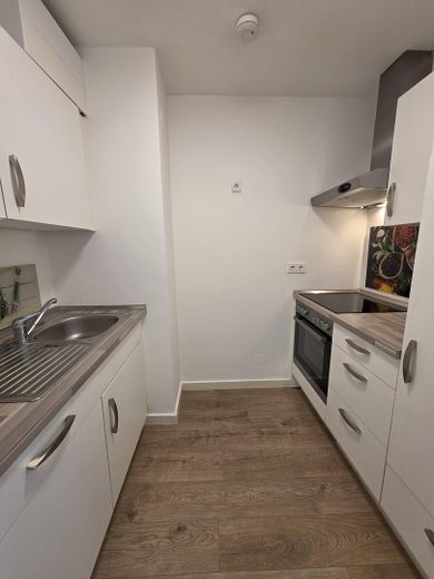 Schöner Wohnen, provisionsfreie/möblierte 1,5 Z-Whg.,2.OG, Lift, TG, 10 Min. U3, 5 % Rendite möglich – Küche
