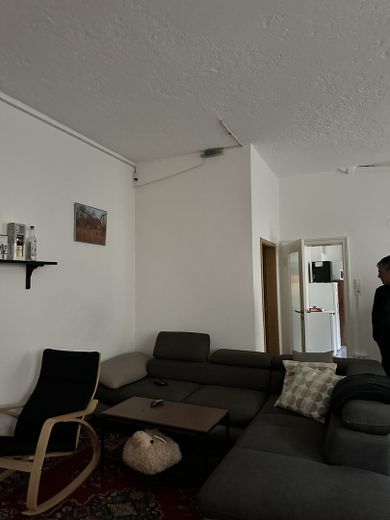 Loft ähnliche 5-Zi Wohnung perfekt für WG geeignet – WZ