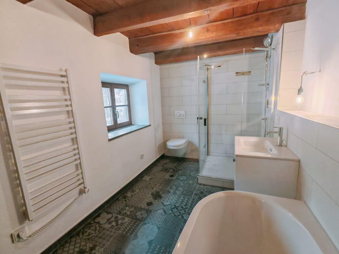 Un luogo unico: antico mulino ad acqua come rifugio privato nella natura incontaminata! – Bad 1. OG mit Dusche/Badewanne