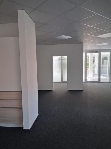 Bureau - Surface commerciale de 107 m² à louer à Zeven à partir du 01/01/2027 ou plus tôt – Wartebereich