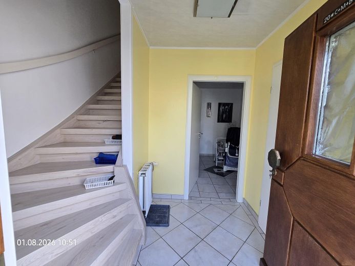 Casa unifamiliar bien cuidada con luminoso apartamento abuhardillado – Foto 5