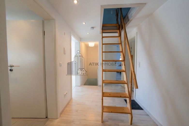 ATIK: Saniertes Ein- bis Zweifamilienhaus mit großem Grundstück und vielseitigem Nutzungspotenzial – OG