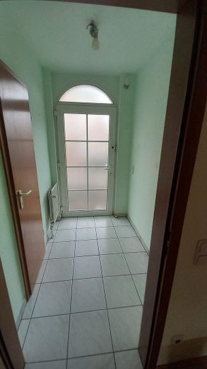 Doppelhaushälfte im Zentrum von Frechen mit Garage und Garten – Flur Erdgeschoß