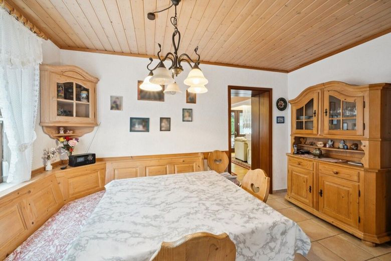 Viel Platz, viele Möglichkeiten: Gepflegtes Mehrfamilienhaus mit vier Wohneinheiten – Wohnküche Erdgeschoss