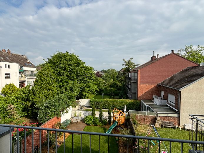 Wohntraum: Moderne 3-Zimmer-Wohnung mit 2 Balkonen und viel Platz zum Wohlfühlen! – Blick vom Balkon 1