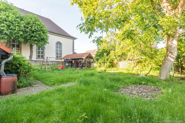 Teilsaniertes Einfamilienhaus mit Garten - Einzigartiges Wohnen an der Kirche, Groß Berkel! – Gartenansicht 1