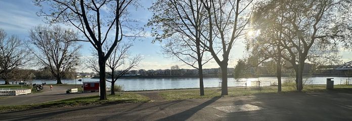Kapitalanlage, Stephanien Ufer in erster Reihe am Rhein 3-Zimmer, modernisiert – Blick zum Rhein in 1. Linie