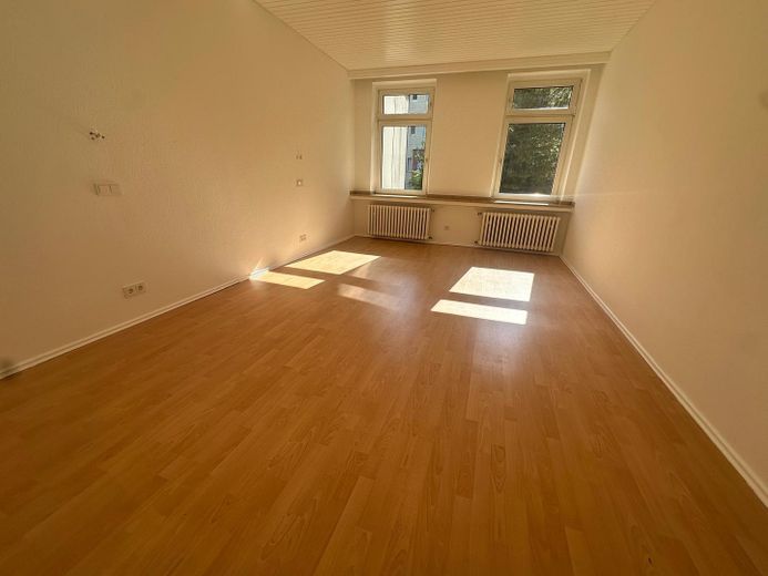 Frisch renovierte, helle 3 - Zimmer Wohnung in ruhigem Haus direkt an den Barmer Anlagen – Schlafzimmer 2