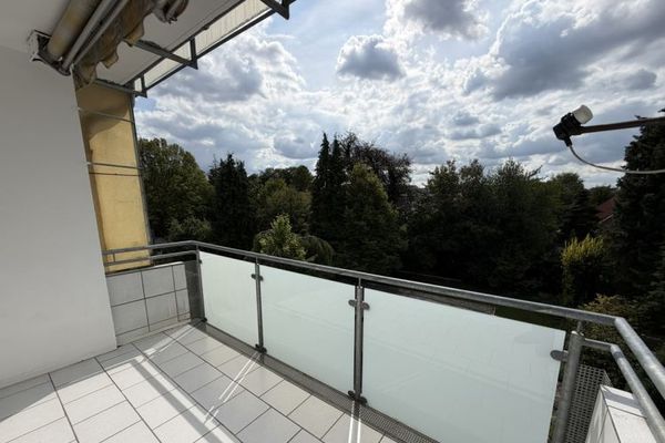 Appartamento di proprietà soleggiato con balcone e vista sul verde ai piedi del Westerberg