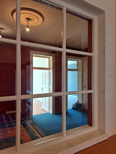 aus Küche durch Innenfenster