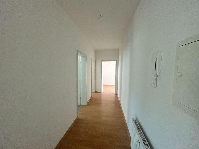 ***Helle 3-Raum-Wohnung in Hohenstein-Ernstthal*** – Flur