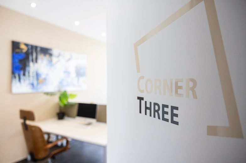 Postazioni di lavoro moderne in ambienti eleganti - Ideali per ufficio, sala trattamenti e molto altro – Corner Three