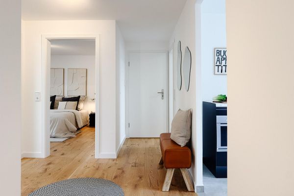 Francoforte a due passi: luminoso trilocale con parquet e terrazza sul tetto