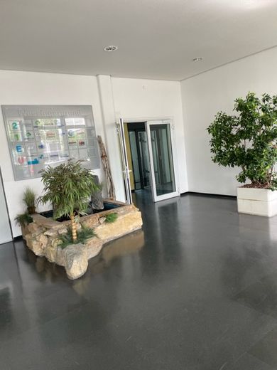 günstiger Büroraum in Gemeinschaftsbüro im Industriegebiet Leonberg an der Autobahn – Eingang