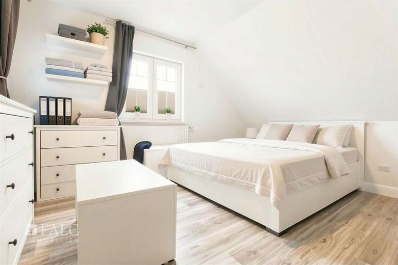 +++ Exklusive Doppelhaushälfte: Wohndesign trifft auf Familien-Idylle +++ – Schlafzimmer