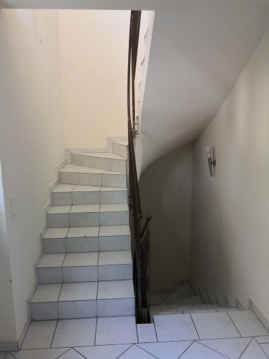 Kronberg’in en iyi konumu, sakin + aydınlık, 6 oda, 3 teras, ankastre mutfak, klima, sauna, FIS otobüs durağı – Treppenhaus