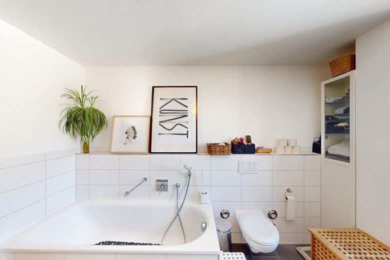 Design-Maisonette (Alleinige Etage) | KfW-A+, Galeria, kominek | blisko S-Bahn Untermenzing – Badezimmer EG