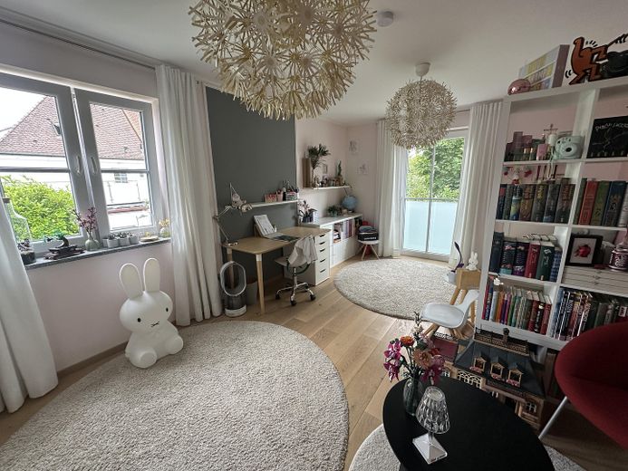 Near Simmerleinplatz: As-new, bright XXL semi-detached house, upscale features, KFW70 standard, with fitted kitchen – OG Kinderzimmer 2