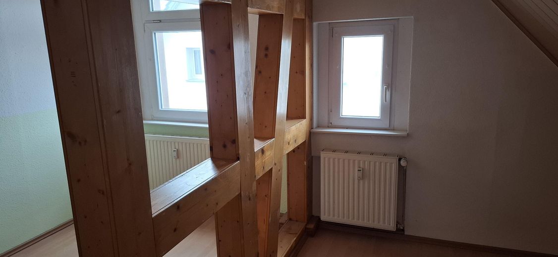 4-Raum-DG-Wohnung mit Garage in Kretzschau – Zimmer
