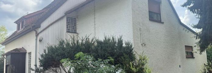 Handwerkerobjekt: Kernsanierungsbedürftiges Einfamilienhaus in Oberkotzau/Fattigau - ca. 140 m² Wfl. - 1.384 m² Grst.