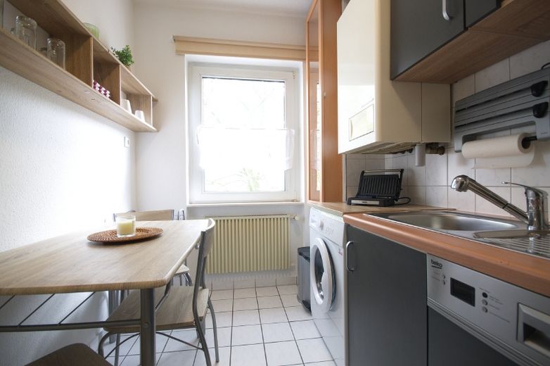 Wohnung in einem gepflegten Mehrfamilienhaus mit Internet und Waschmaschine nahe Bahnhof West für den Langzeitaufenthalt ab 6 Monaten – e2d89a611644a2817ea3accb8c96024128a4956f.jpg