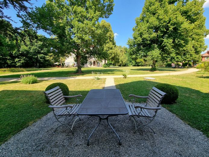 Sitzplatz auf der Parkseite