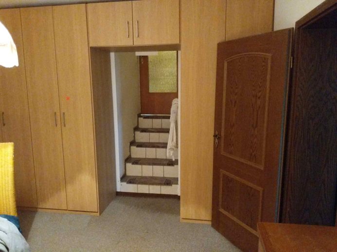 2 Familienhaus - Kernstadt und Ruhig, Bj. 1991, 900m² Grundstück – Einbauschrank OG