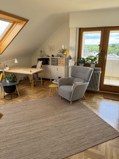 Oficina luminosa e independiente con parquet bien cuidado en las inmediaciones directas de la U3 – 2_Büro