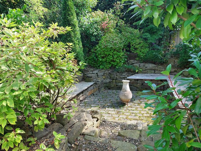 Sitzplatz mit Feuerstelle