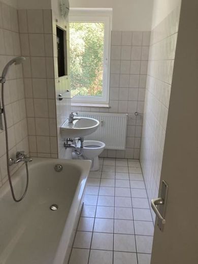 Gemütliche 3-Zimmer mit neuem Laminat, Wanne und Garage in guter Lage! – Musterfoto grundrissgleiche WE im Nachbarhaus