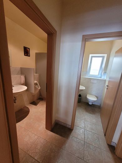 EG - WC