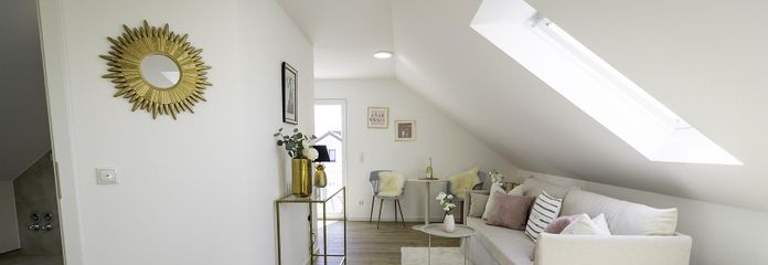 *Provisionsfrei**Neuwertig**Balkon**Klimaanlage**Dachgeschosswohnung 2. Obergeschoss Niederwerrn* – 1-Zimmer Wohnung