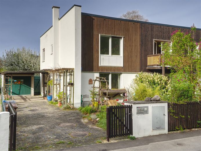 Provisionsfrei - Doppelhaushälfte mit traumhaftem Garten in absolut ruhiger Lage in Großhadern – Aussenansicht